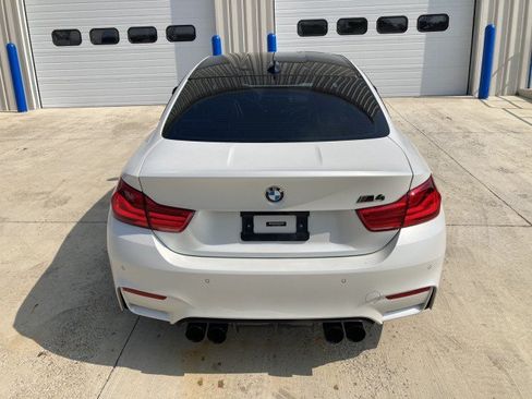 Used 2018 BMW M4 Coupe w/ Executive Package RWD image 9