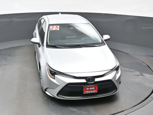 Used 2025 Toyota Corolla LE FWD image 33