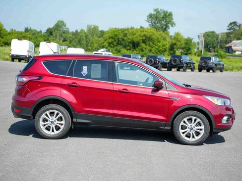 Used 2017 Ford Escape SE AWD/4WD image 4
