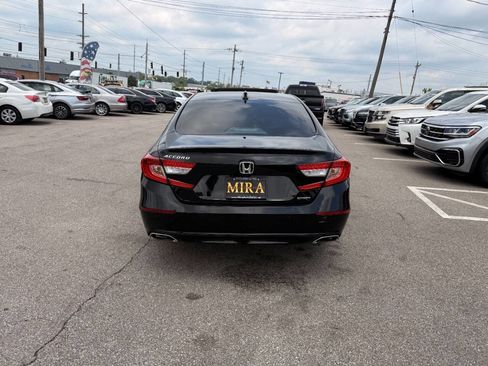 Used 2018 Honda Accord Touring image 7