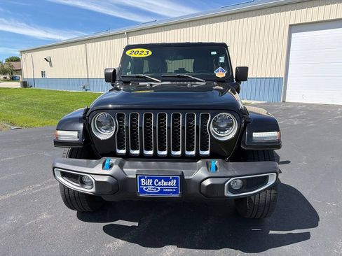 Used 2023 Jeep Wrangler Unlimited Sahara AWD/4WD image 9