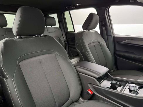 New 2025 Jeep Grand Cherokee Laredo image 21