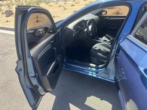Used 2019 Volkswagen Jetta R-Line FWD image 6