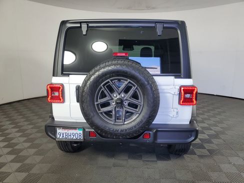 Used 2026 Jeep Wrangler Unlimited Sport AWD/4WD image 5