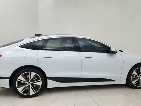 Used 2025 Audi A6 e-tron Premium w/ Convenience Package image 6