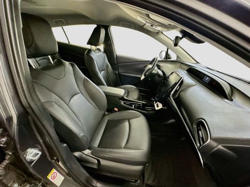 Used 2017 Toyota Prius Prime Advanced w/ Carpet Mat Package FWD image 32