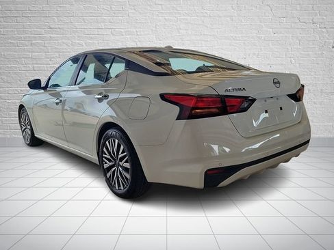 Used 2025 Nissan Altima 2.5 SV FWD image 2