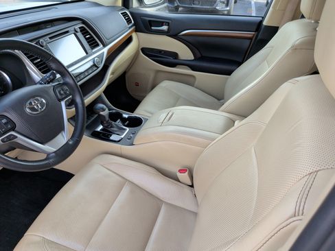 Used 2019 Toyota Highlander Limited image 28