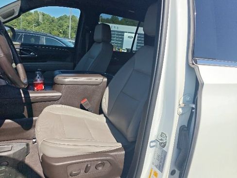 Used 2022 GMC Yukon SLT w/ SLT Premium Package RWD image 10