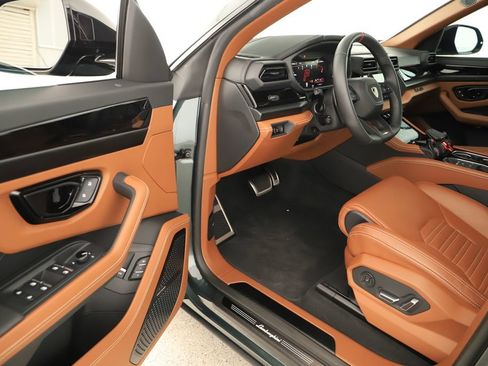 Used 2025 Lamborghini Urus SE AWD/4WD image 14