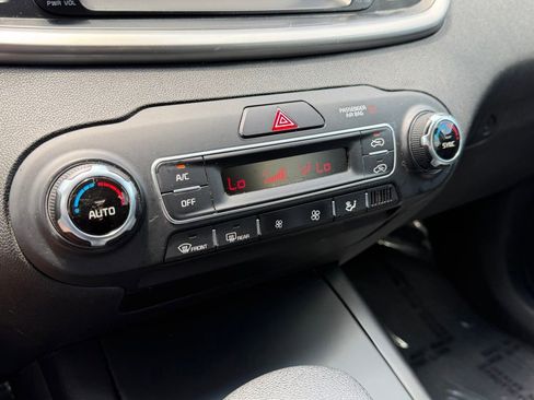 Used 2019 Kia Sorento AWD V6 image 22