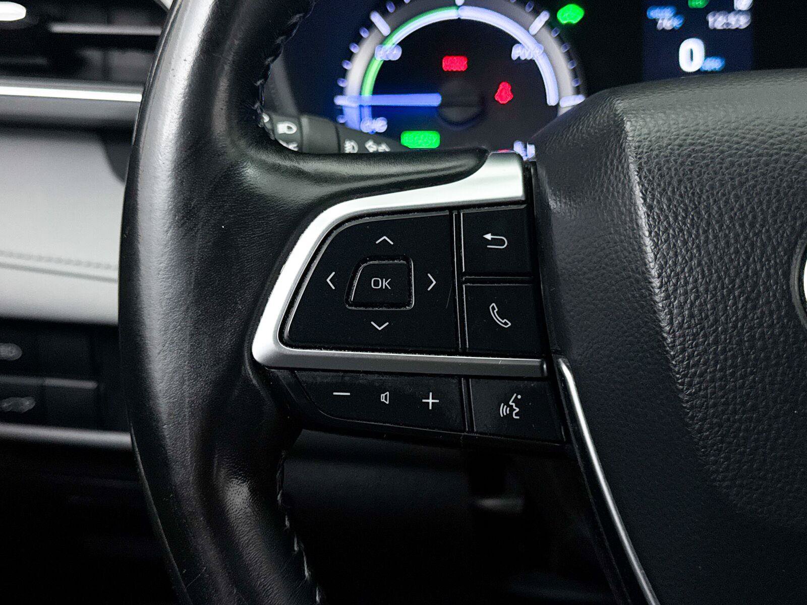 Used 2021 Toyota Highlander LE FWD image 35