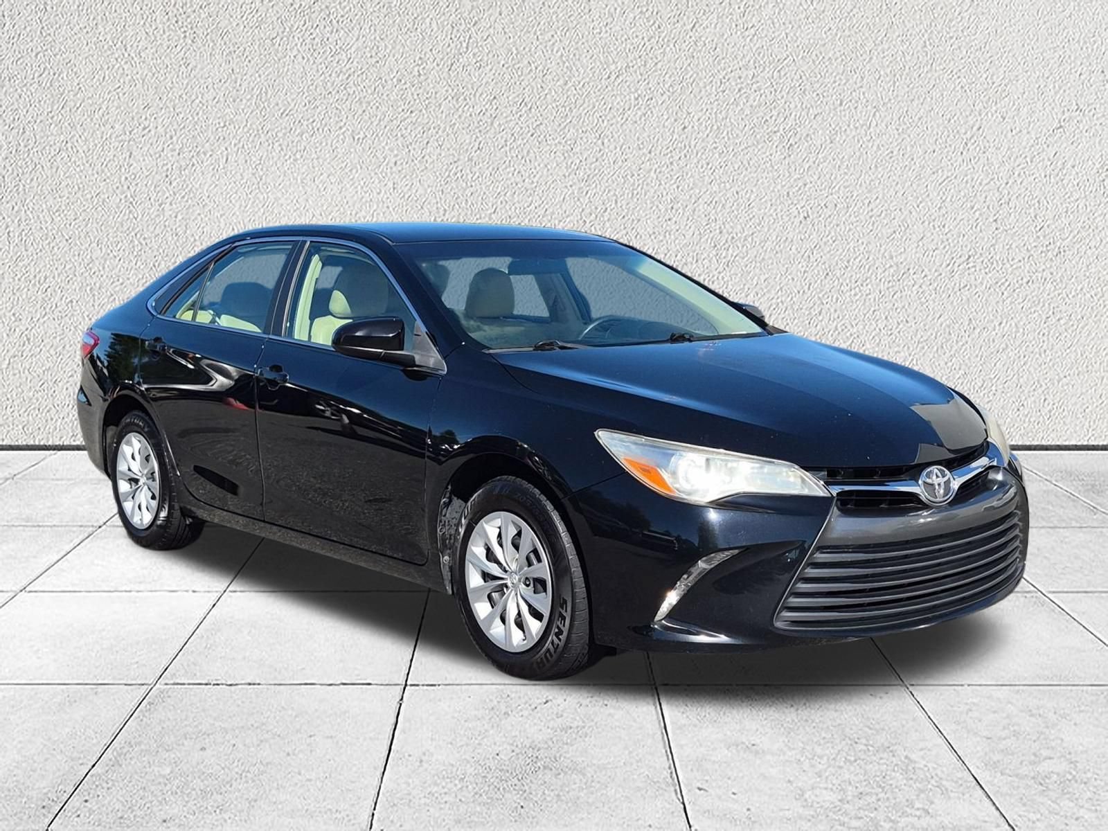 Used 2016 Toyota Camry LE FWD image 1