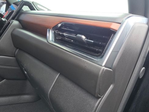 Used 2025 GMC Yukon Denali AWD/4WD image 15