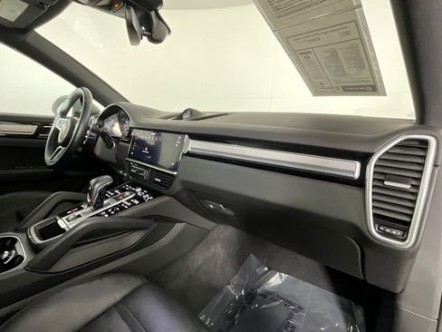 Used 2023 Porsche Cayenne Platinum Edition AWD/4WD image 19