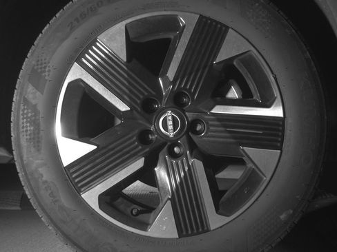 Used 2025 Nissan Kicks SV image 13