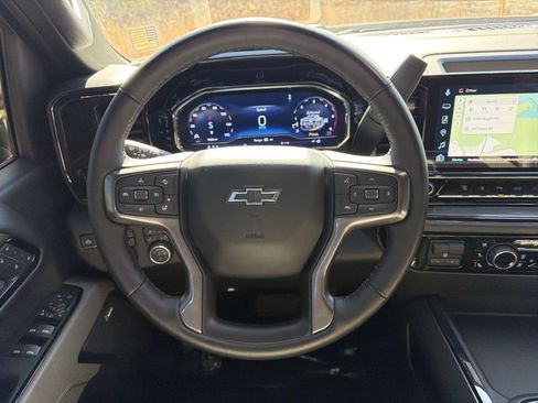 Used 2025 Chevrolet Silverado 2500 ZR2 w/ Technology Package image 23