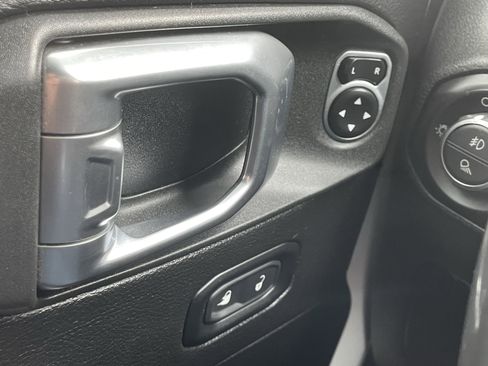 Used 2020 Jeep Gladiator Overland image 16