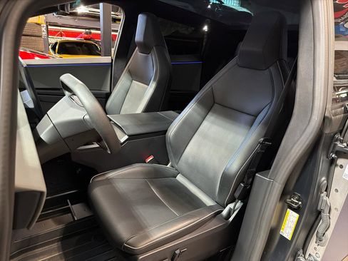 Used 2024 Tesla Cybertruck AWD Crew Cab image 14