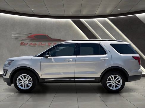 Used 2017 Ford Explorer XLT w/ Equipment Group 202A FWD image 24