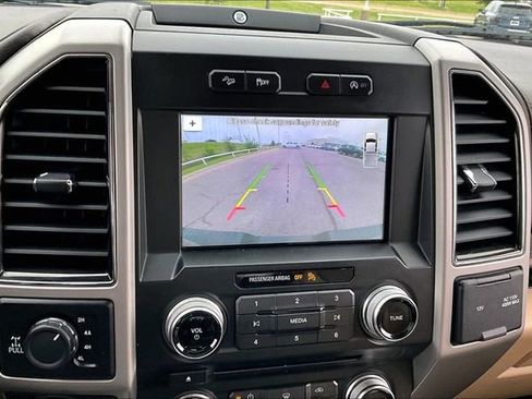 Used 2018 Ford F150 Lariat w/ Equipment Group 502A Luxury AWD/4WD image 22