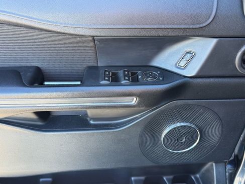 Used 2020 Ford Expedition XLT image 12