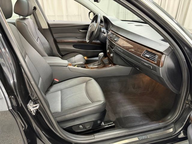 Used 2011 BMW 335i xDrive Sedan AWD/4WD image 11