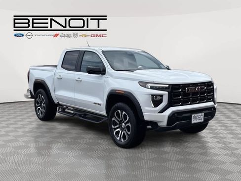 Used 2024 GMC Canyon AT4 w/ AT4 Premium Package AWD/4WD image 3