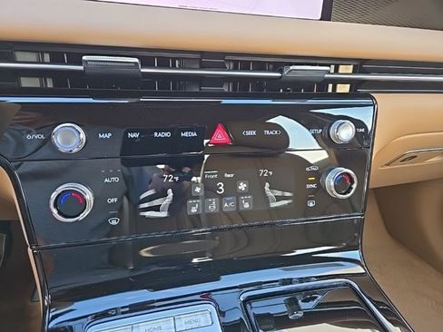 Used 2025 Genesis G80 2.5T image 34