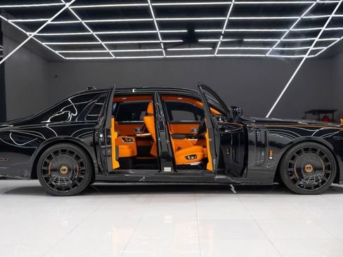Used 2025 Rolls-Royce Phantom Sedan RWD image 10