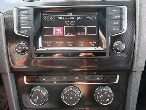 Used 2015 Volkswagen GTI SE FWD image 17