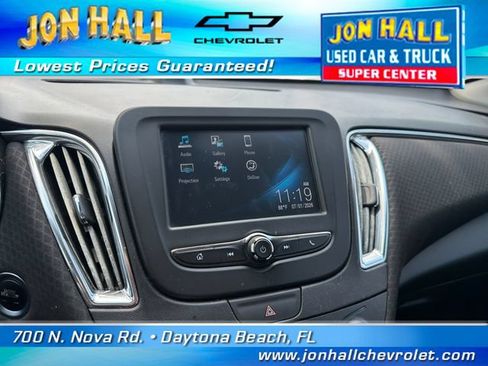 Used 2018 Chevrolet Malibu LT FWD image 20