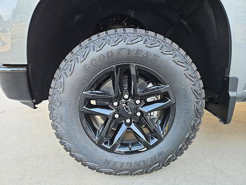 New 2026 Chevrolet Silverado 1500 Custom Trail Boss w/ LPO, Dark Essentials Package AWD/4WD image 9
