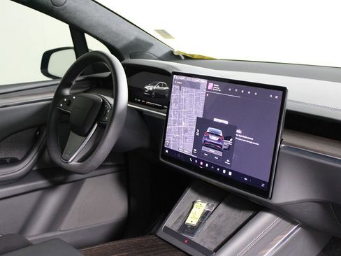 Used 2024 Tesla Model X image 18