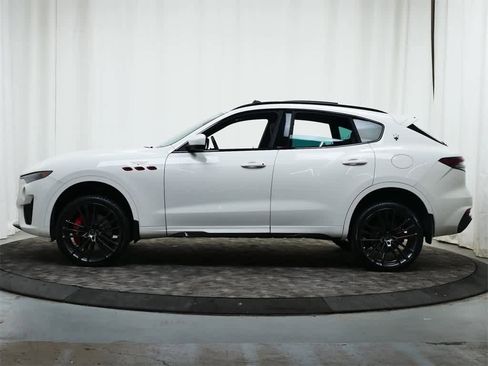 Used 2022 Maserati Levante Trofeo image 2