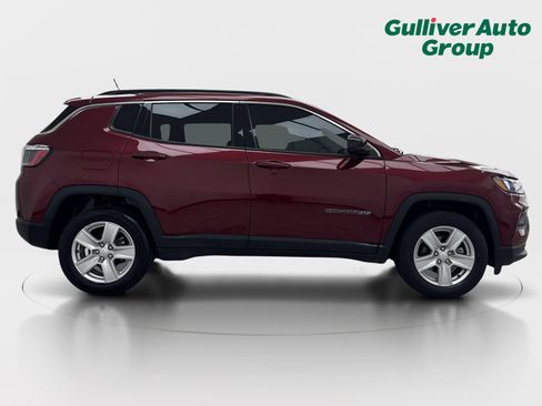 Used 2022 Jeep Compass Latitude w/ Sun and Sound Group AWD/4WD image 10