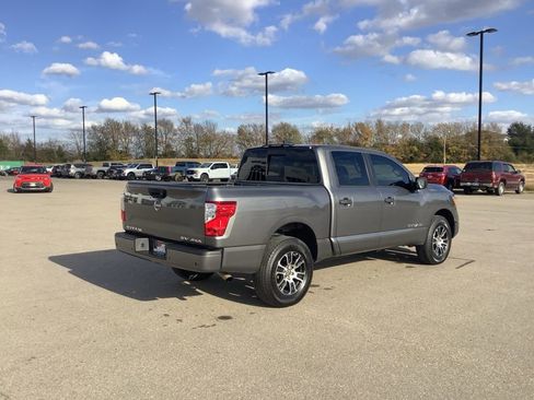 Used 2024 Nissan Titan SV image 7
