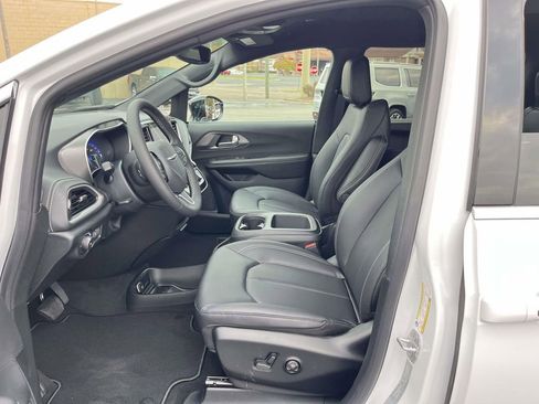 New 2026 Chrysler Pacifica Select image 22