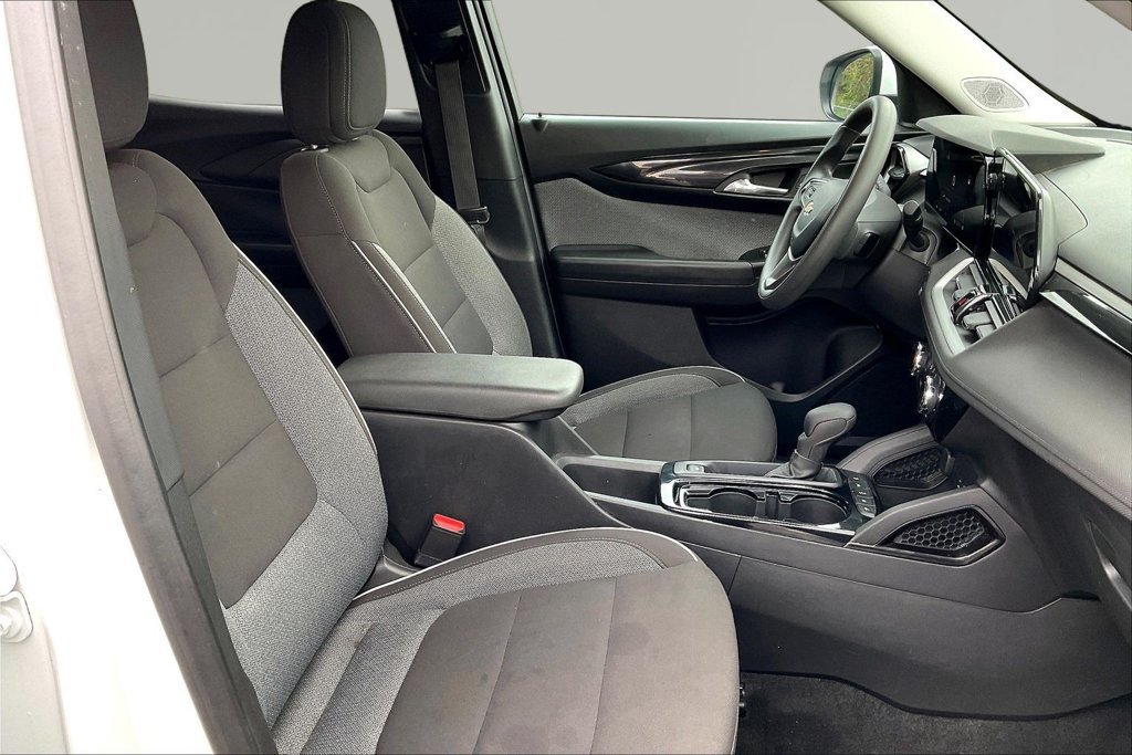 Used 2025 Chevrolet TrailBlazer LT w/ Driver Confidence Package FWD image 31