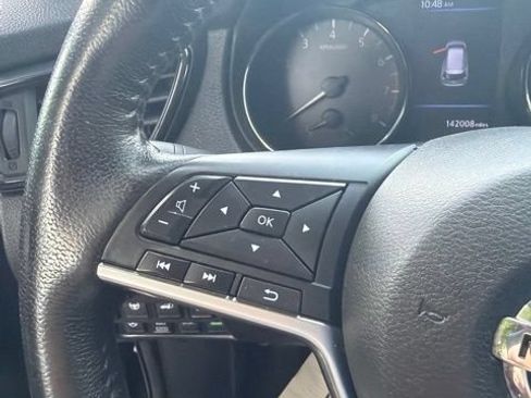Used 2019 Nissan Rogue SV w/ Premium Package AWD/4WD image 11