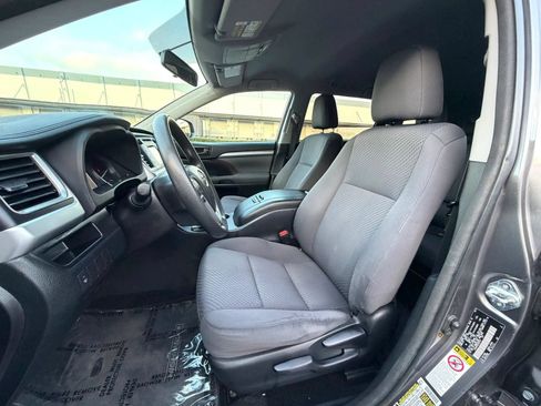 Used 2014 Toyota Highlander LE FWD image 9