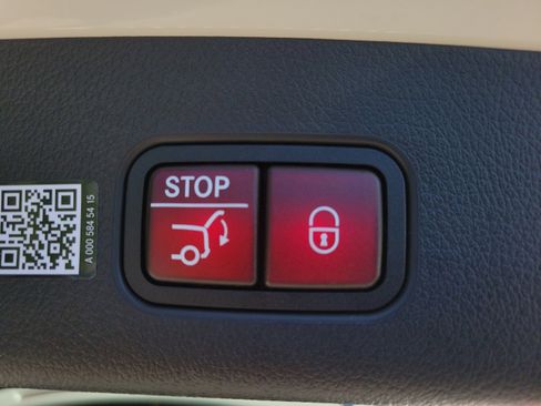 Certified 2026 Mercedes-Benz GLC 300 image 6