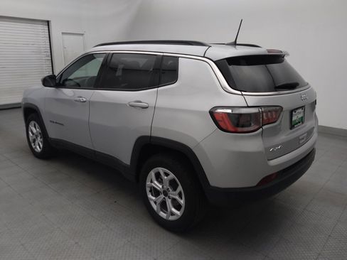 Used 2025 Jeep Compass Latitude AWD/4WD image 5