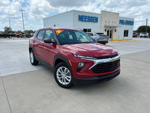 Used 2026 Chevrolet TrailBlazer LS AWD/4WD image 2
