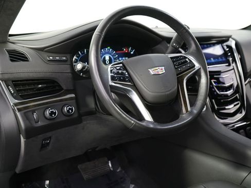 Used 2020 Cadillac Escalade Platinum AWD/4WD image 11