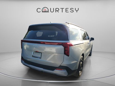 New 2026 Kia Carnival EX image 3