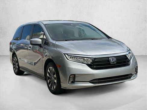 Certified 2024 Honda Odyssey EX-L image 3