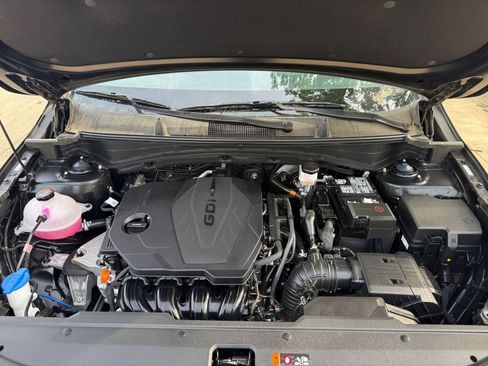 Used 2025 Kia Sportage LX image 32