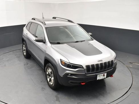 Used 2019 Jeep Cherokee Trailhawk AWD/4WD image 13