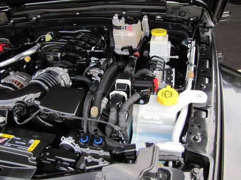 Used 2023 Jeep Gladiator Sport AWD/4WD image 37